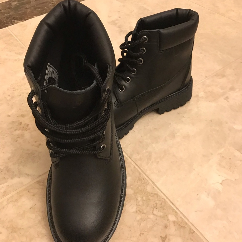Boot - Picture 2 of 3